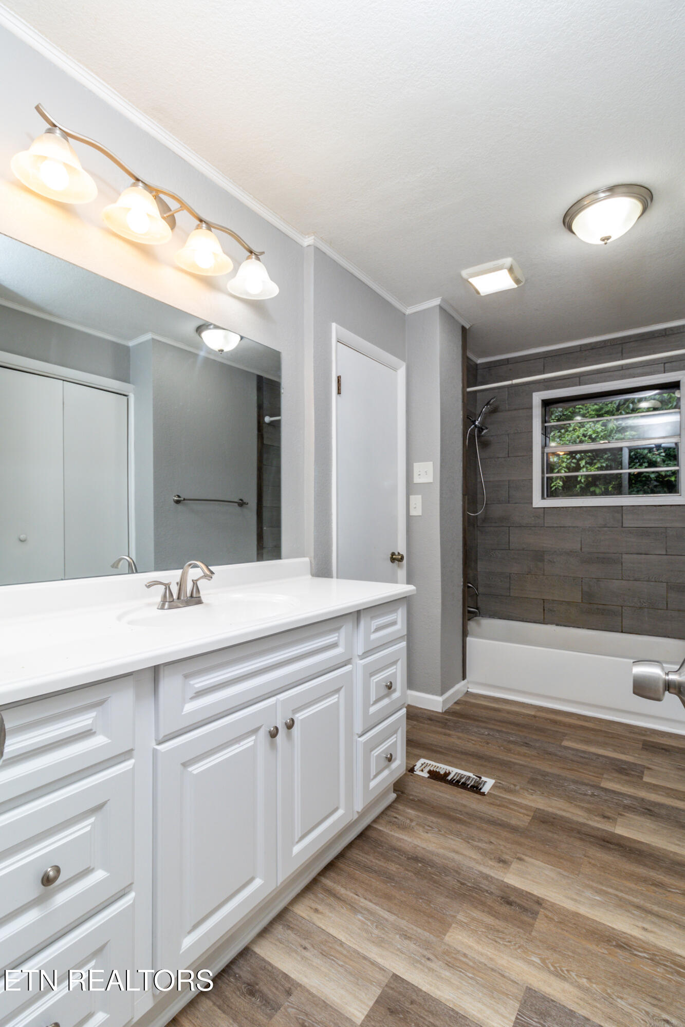 630 Colonial Drive Harriman TN 37748