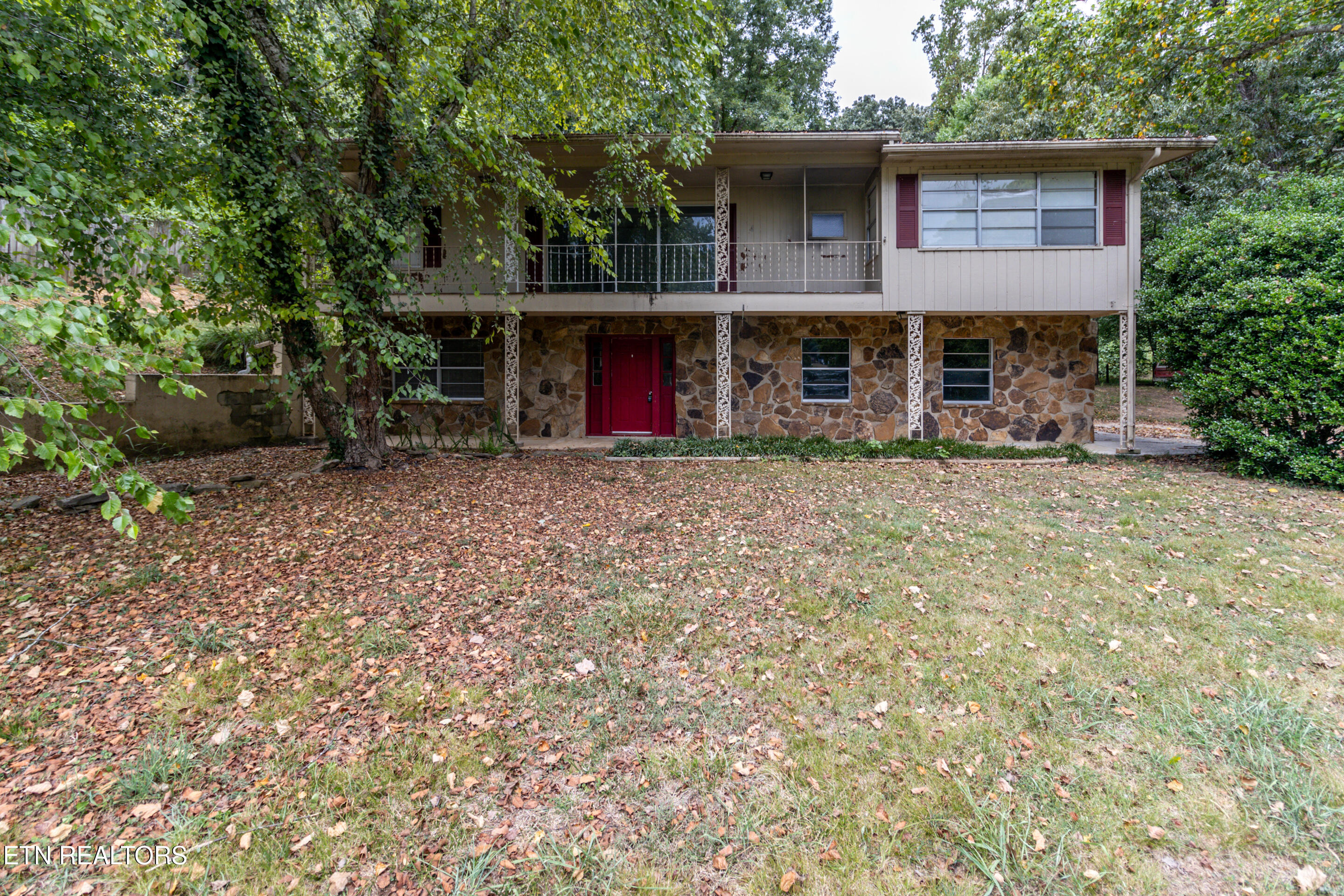 630 Colonial Drive Harriman TN 37748