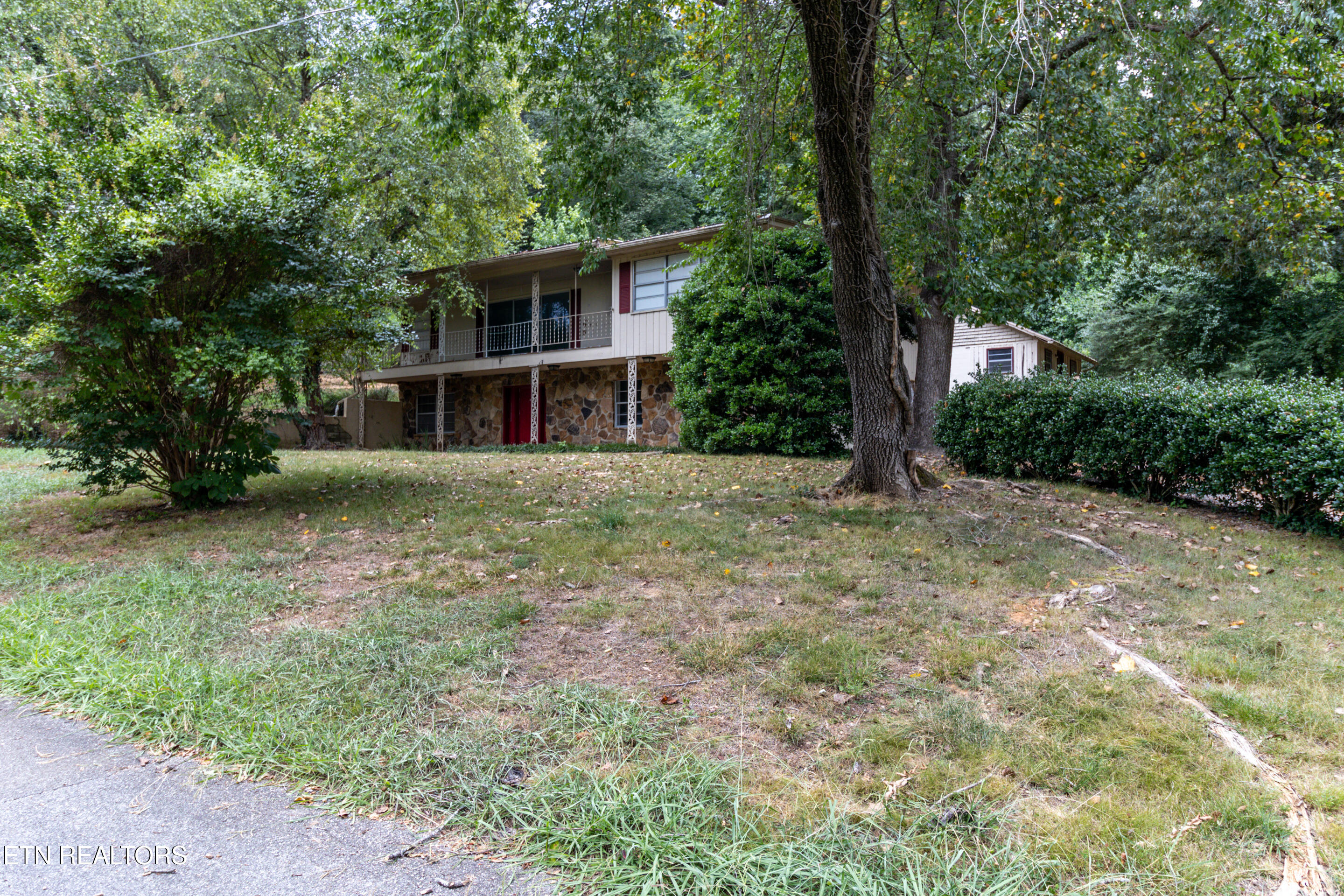 630 Colonial Drive Harriman TN 37748
