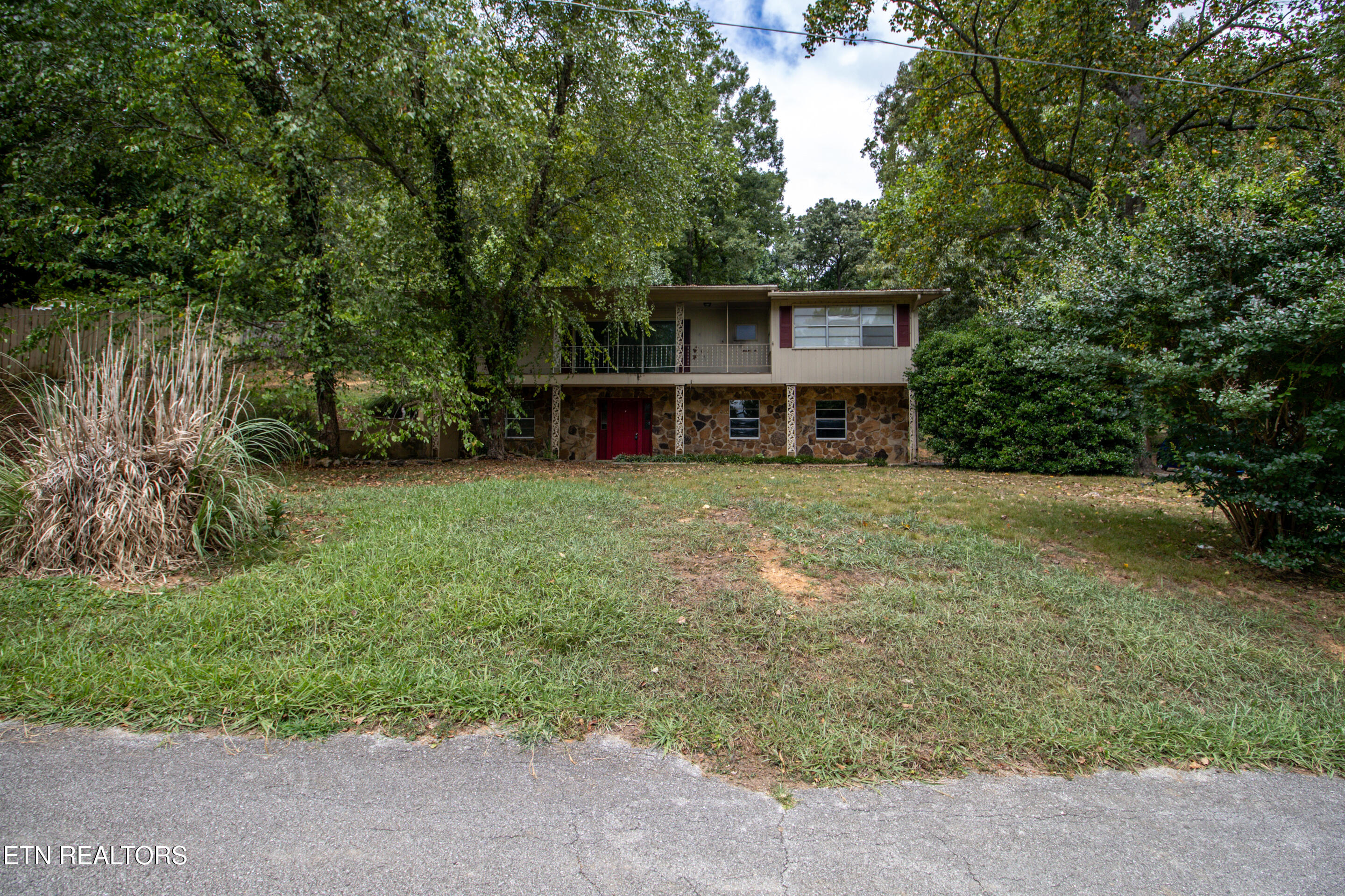 630 Colonial Drive Harriman TN 37748