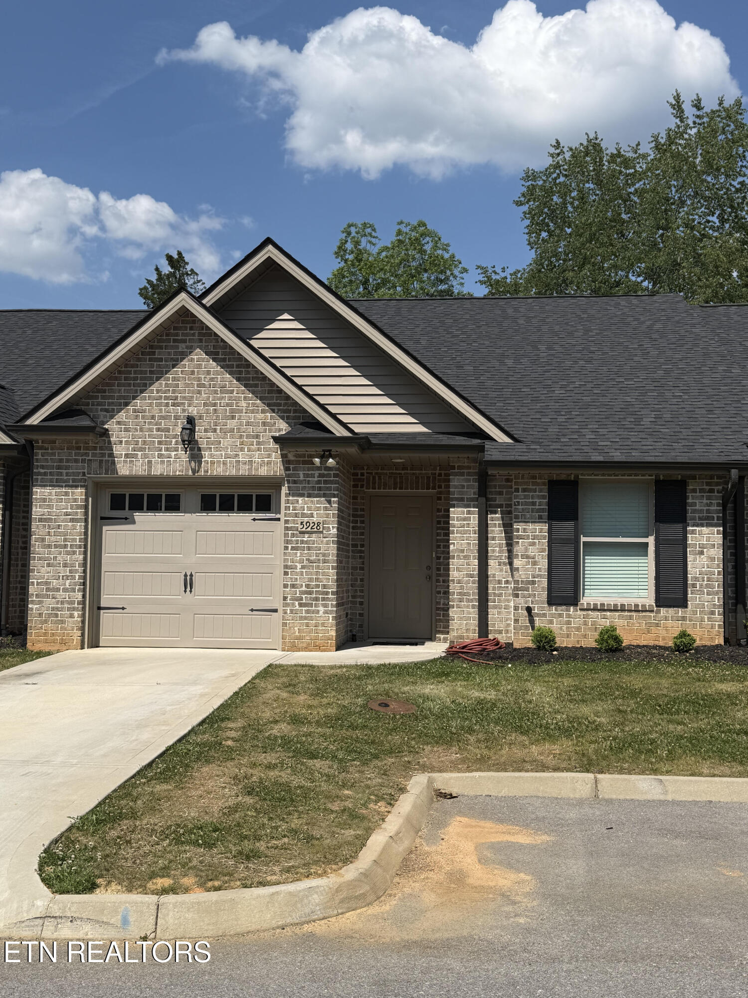 5928 Knox Hill Way Knoxville TN 37912