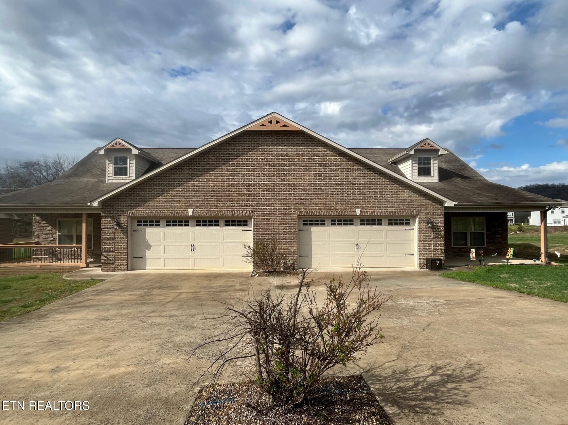3023 Creekside Villas Drive Dandridge TN 37725