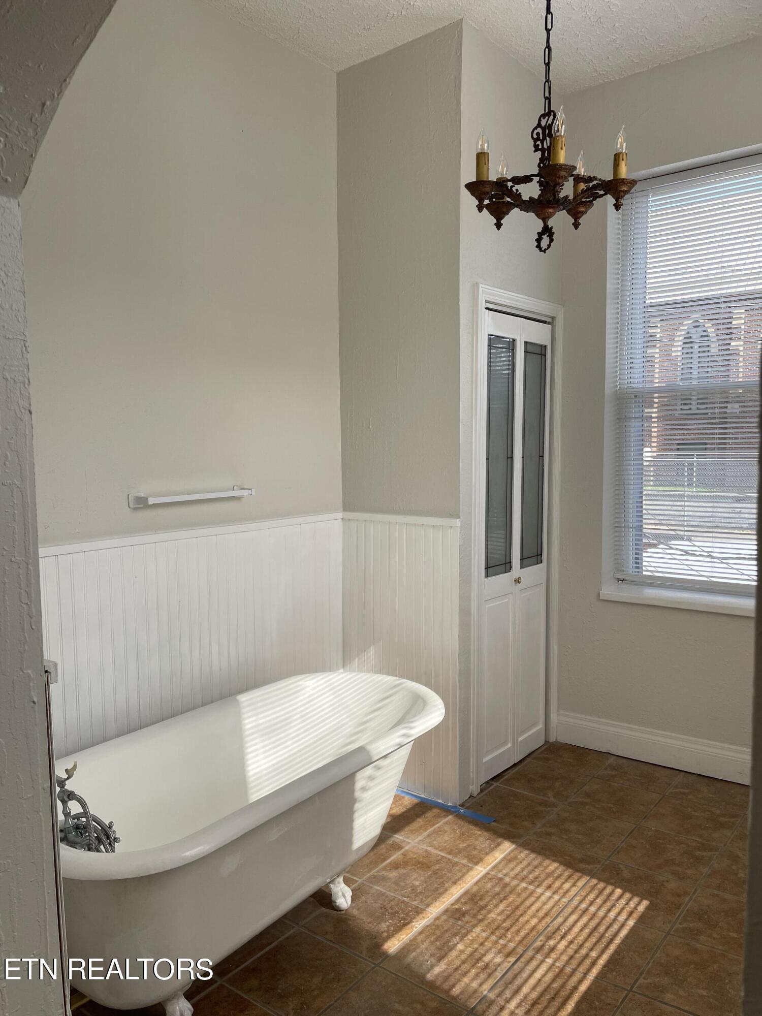 426 N Roane Street Harriman TN 37748