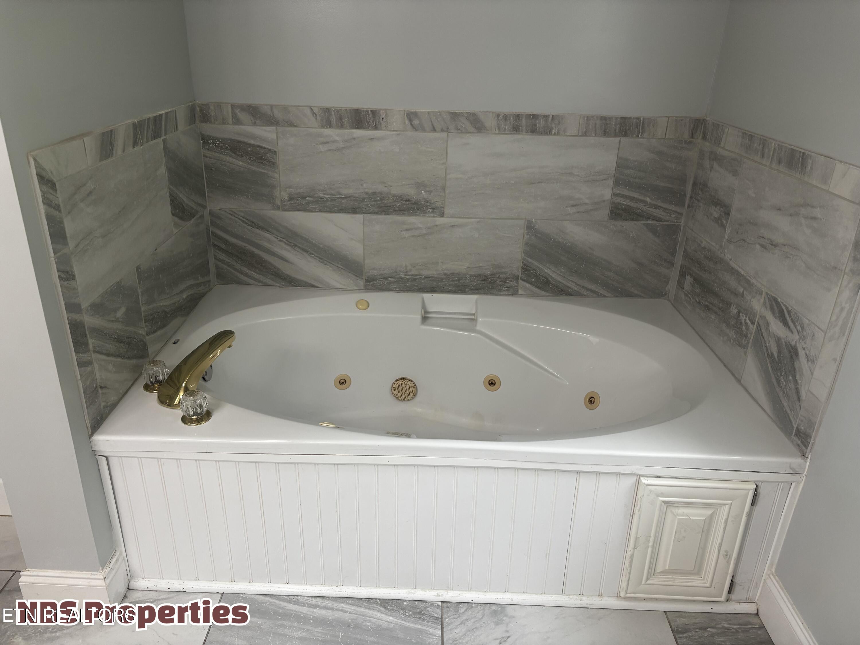 143 Mccully Lane Rocky Top TN 37769