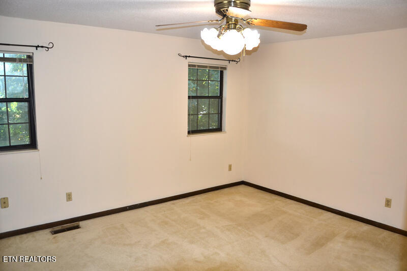 103 Apache Lane Clinton TN 37716
