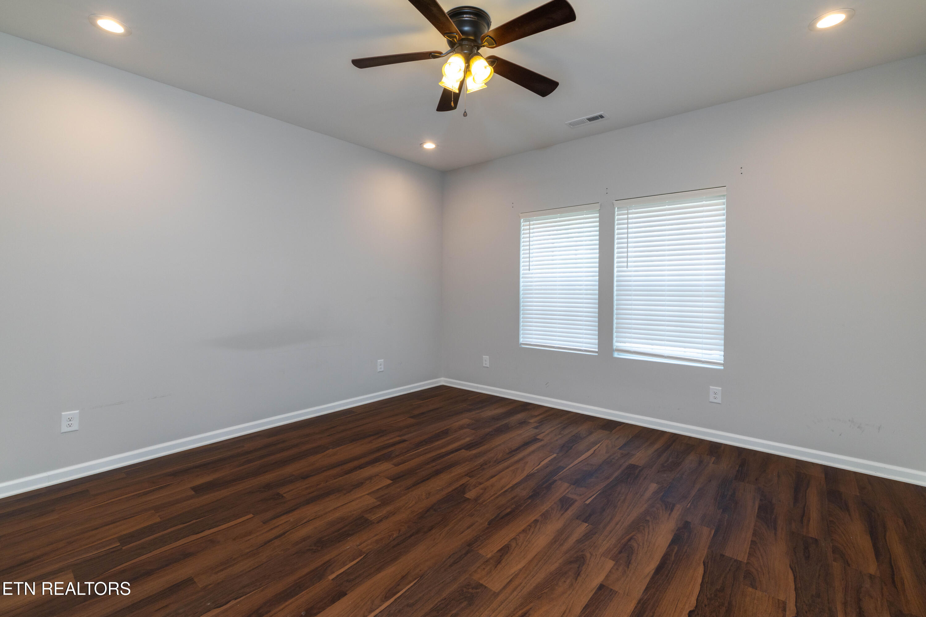 619 Midlake Drive Knoxville TN 37918