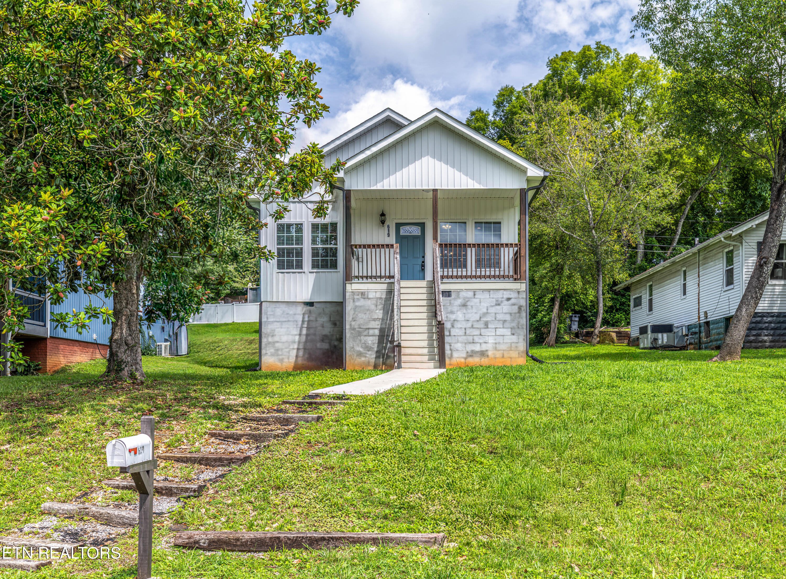 619 Midlake Drive Knoxville TN 37918