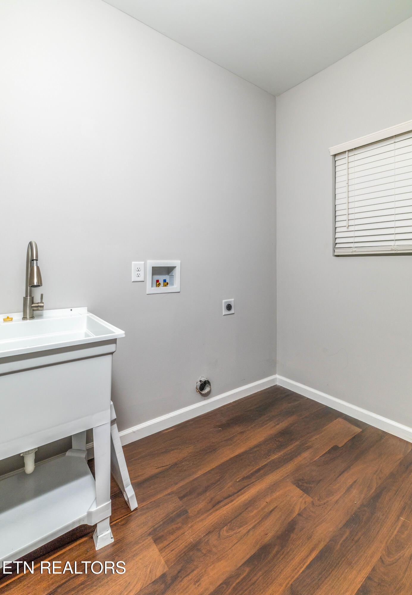 619 Midlake Drive Knoxville TN 37918
