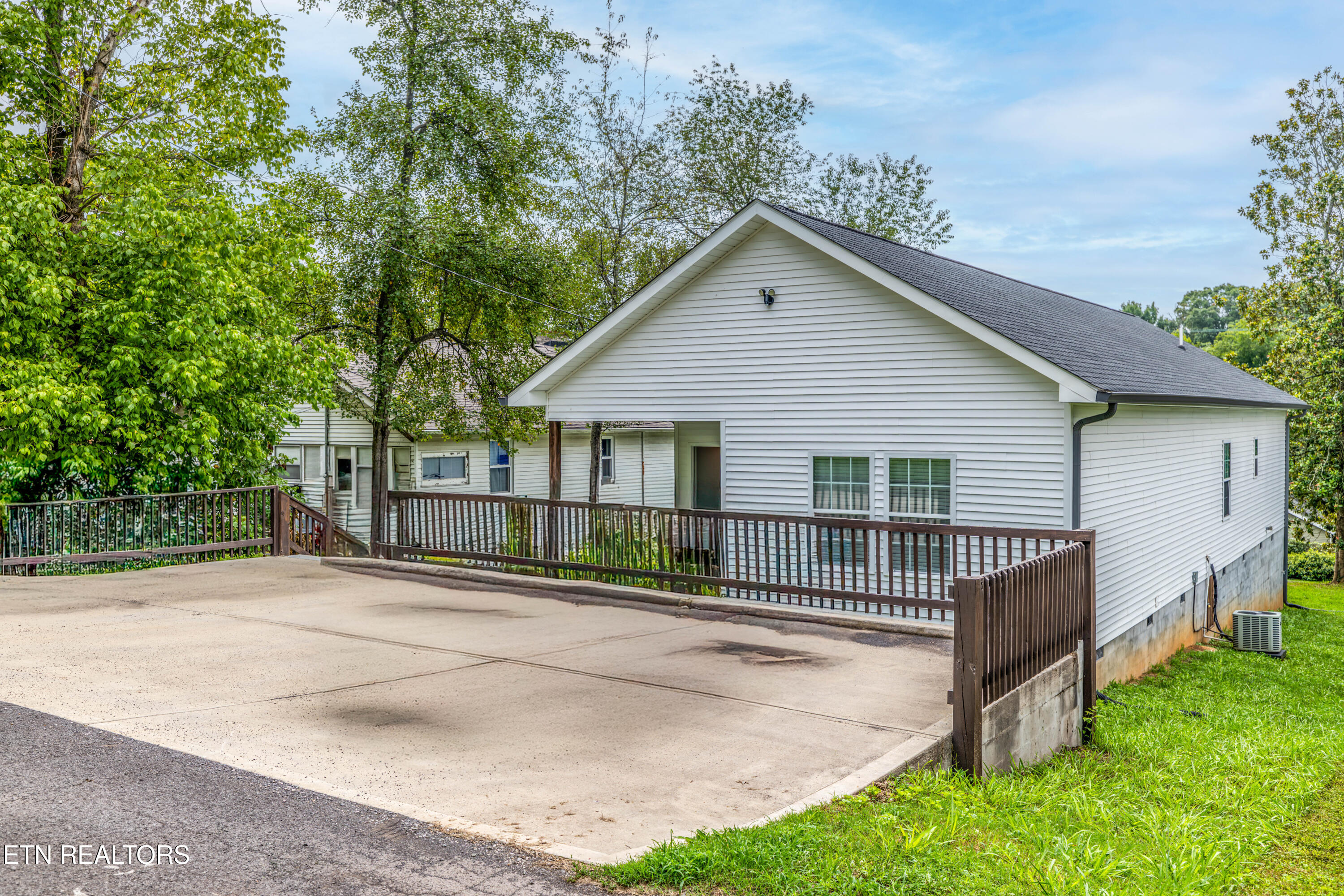 619 Midlake Drive Knoxville TN 37918