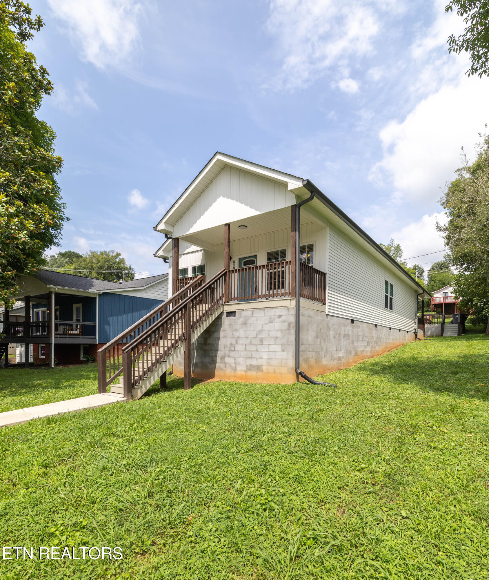 619 Midlake Drive Knoxville TN 37918