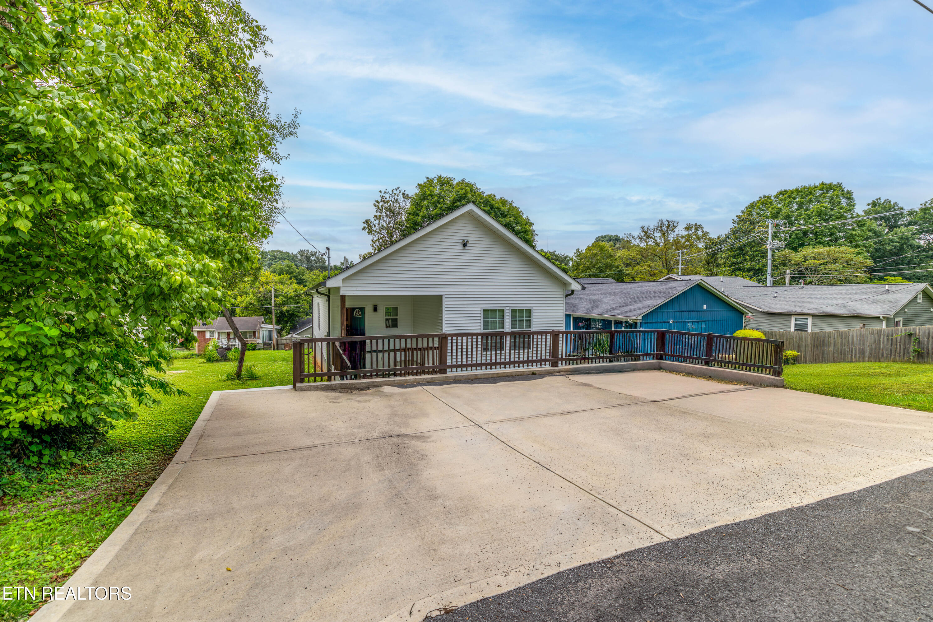 619 Midlake Drive Knoxville TN 37918