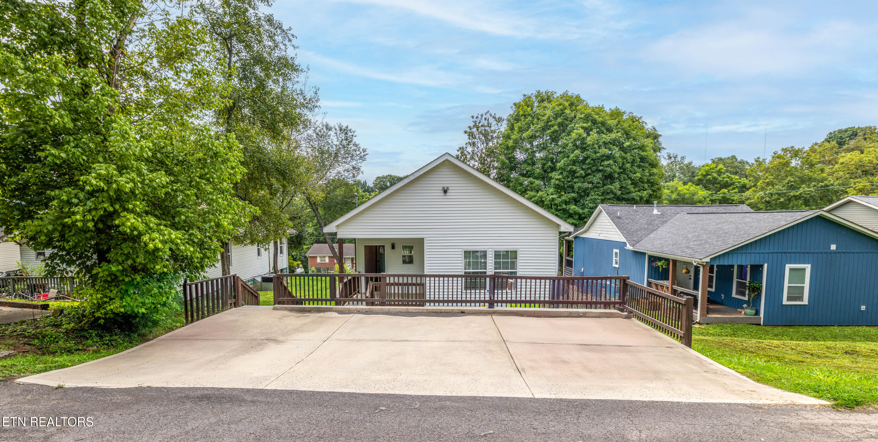 619 Midlake Drive Knoxville TN 37918