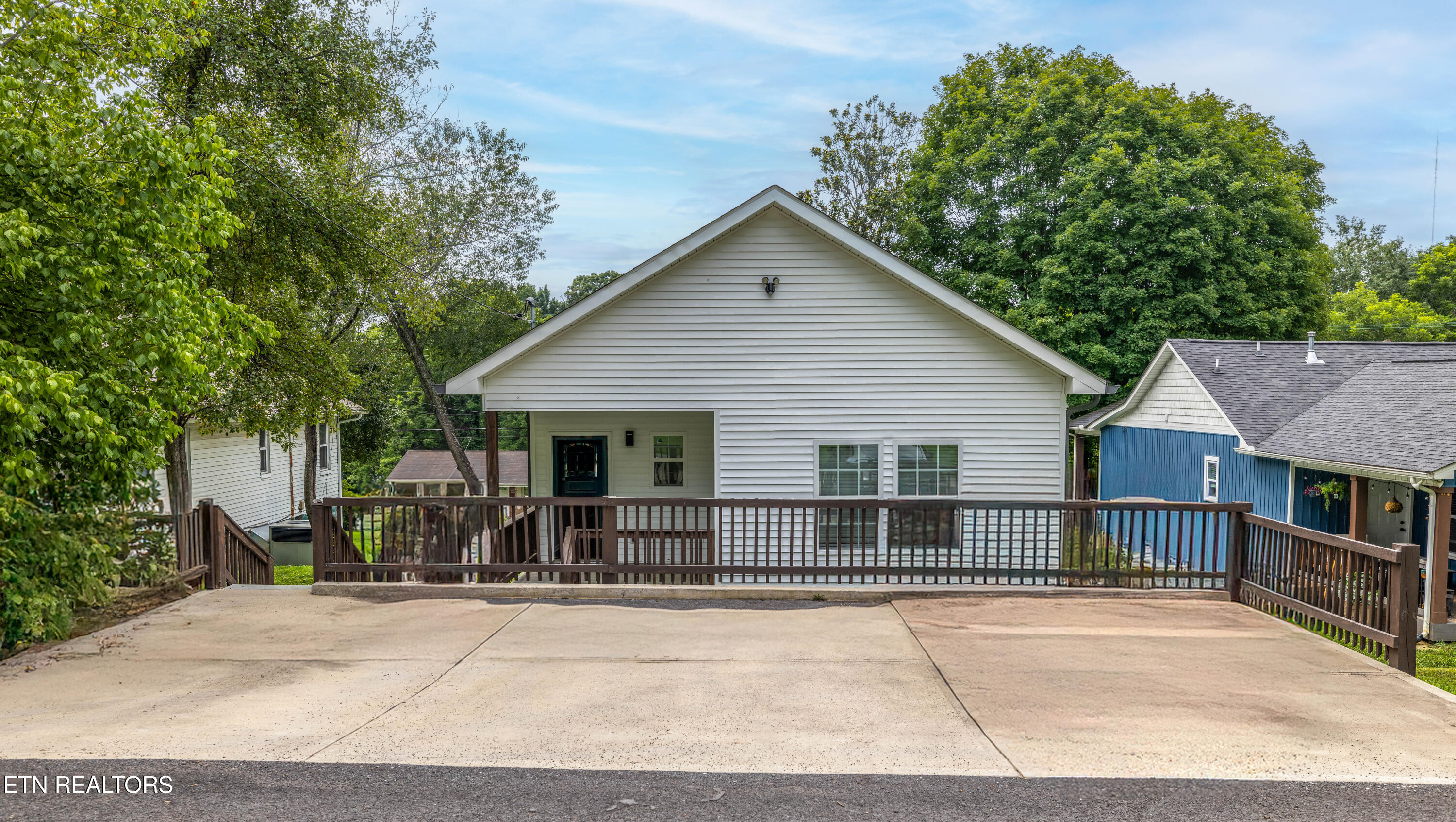 619 Midlake Drive Knoxville TN 37918