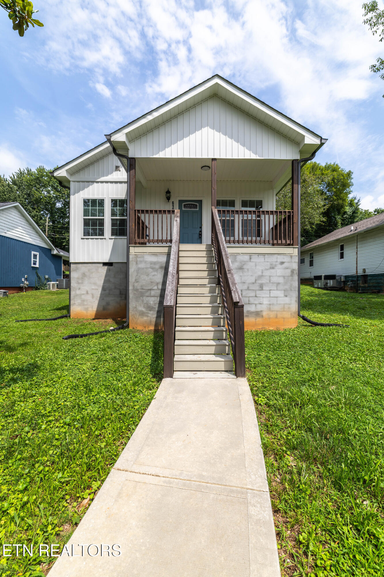 619 Midlake Drive Knoxville TN 37918