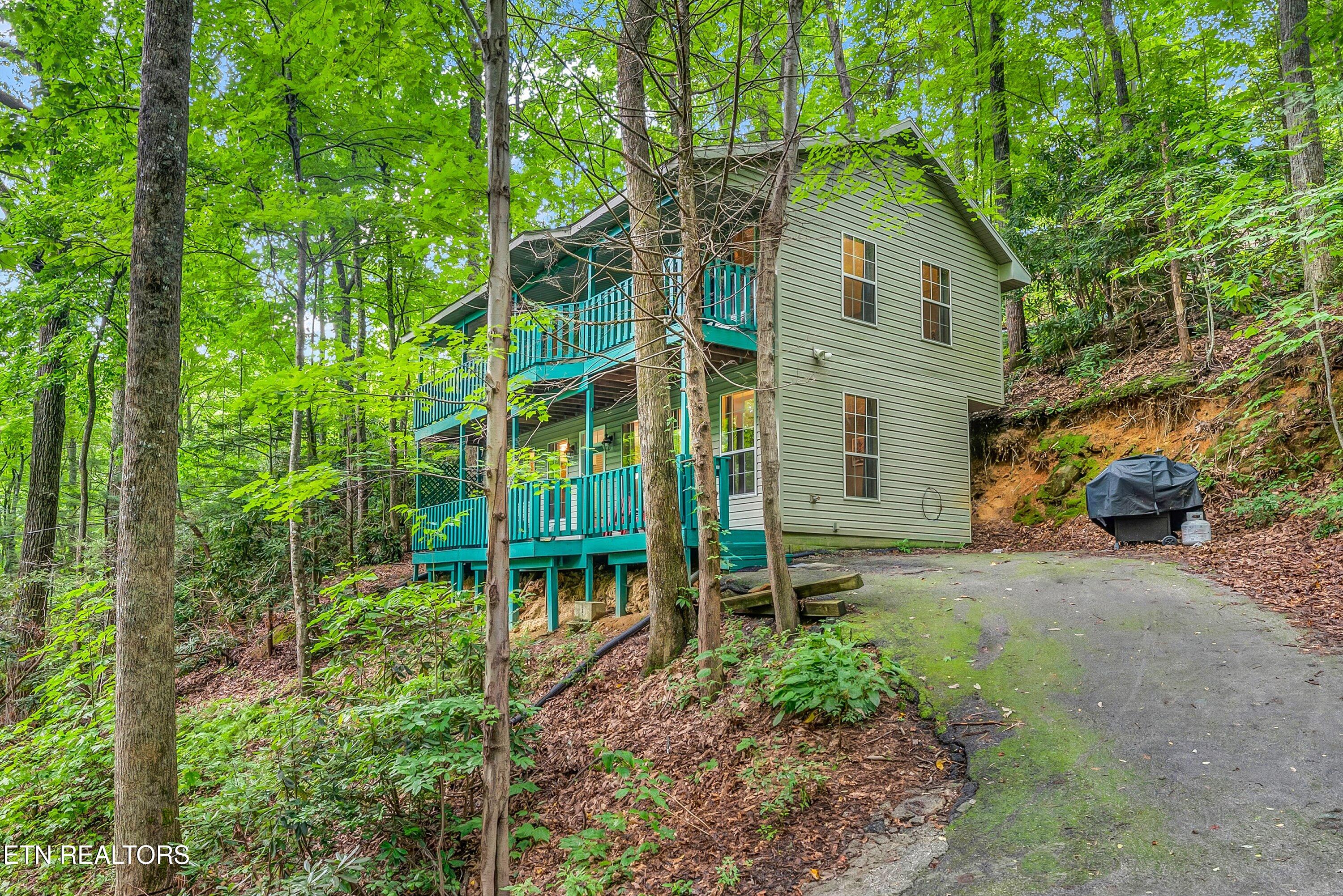 1052 Twin Oaks Road Gatlinburg TN 37738