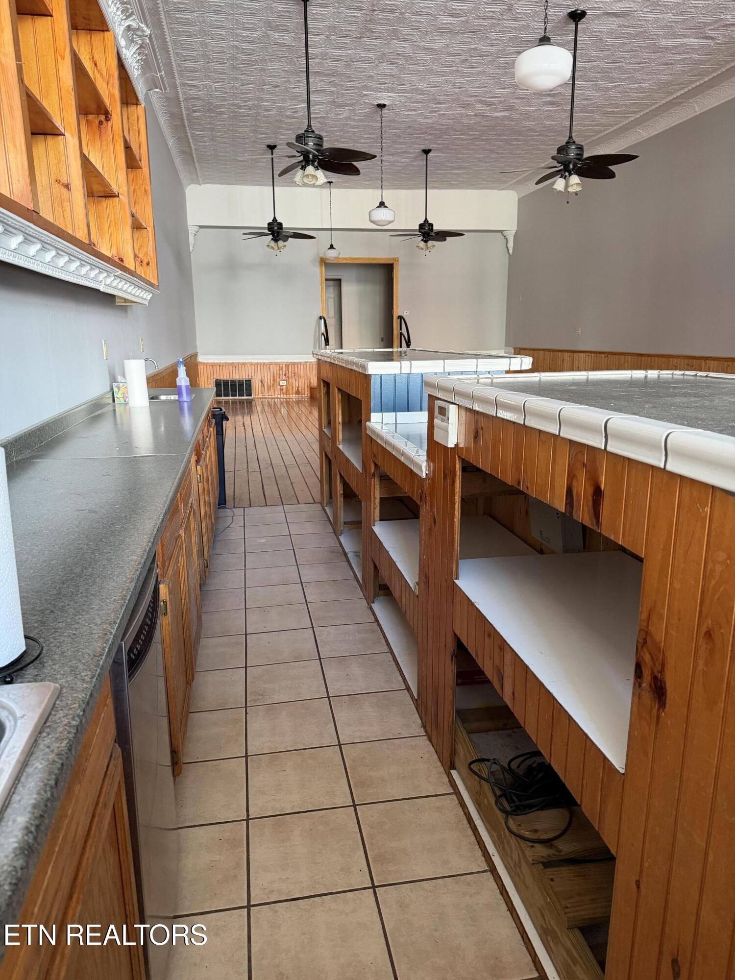 426 N Roane Street Harriman TN 37748