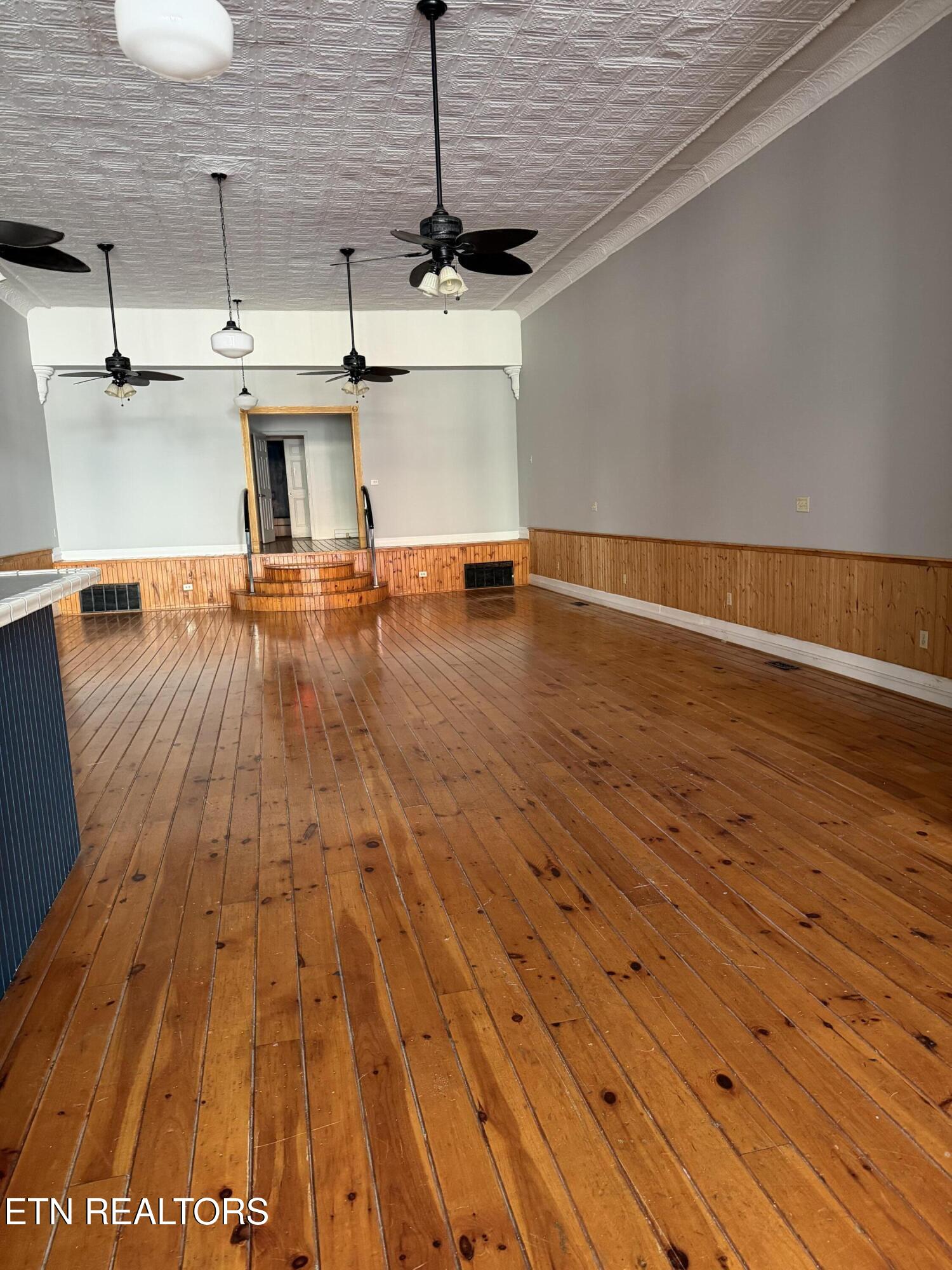 426 N Roane Street Harriman TN 37748