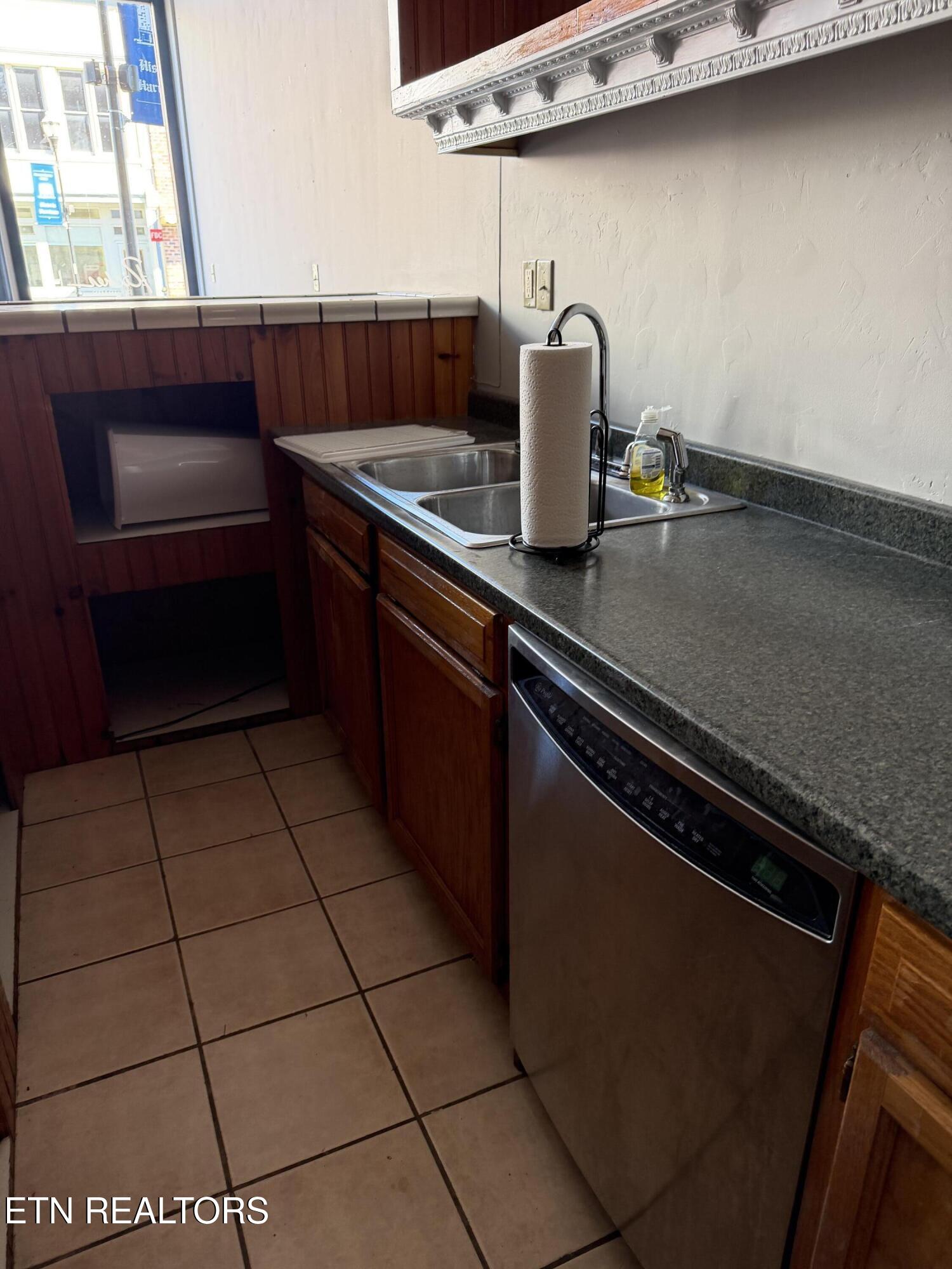 426 N Roane Street Harriman TN 37748
