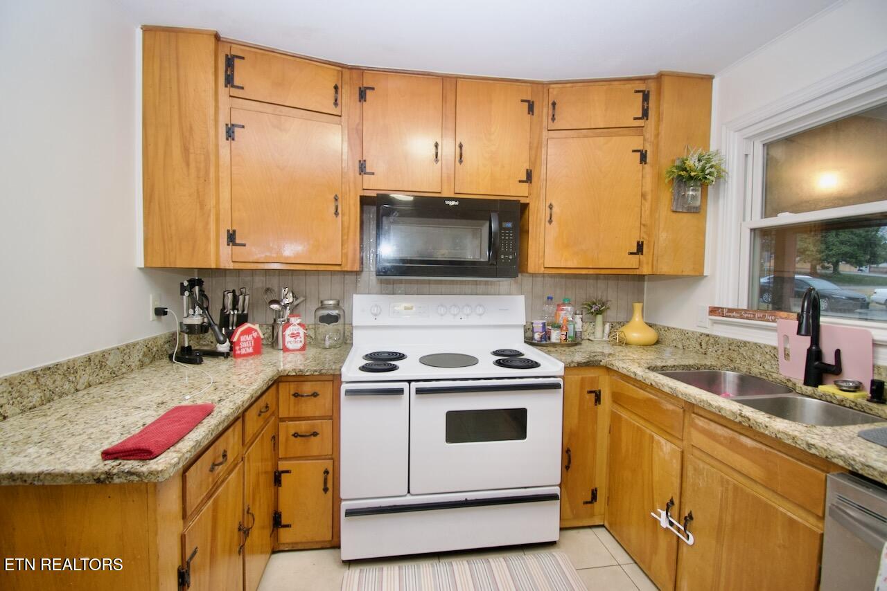1204 Redwood Avenue Maryville TN 37803