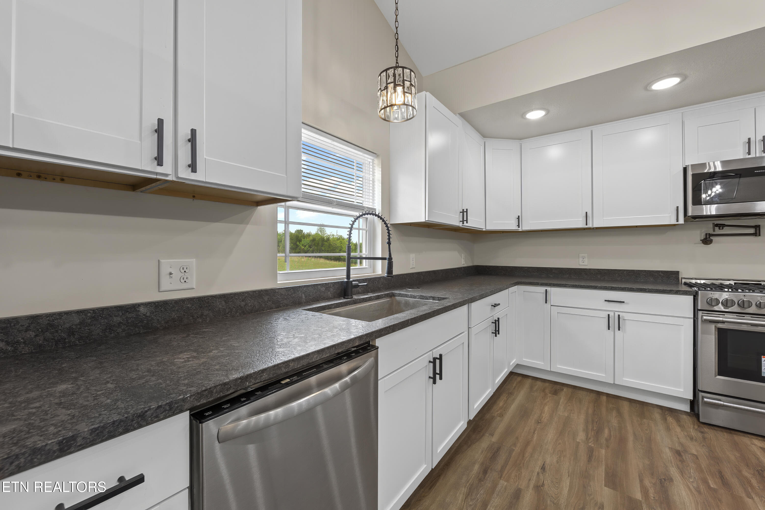 1514 Broad River Lane Sevierville TN 37876