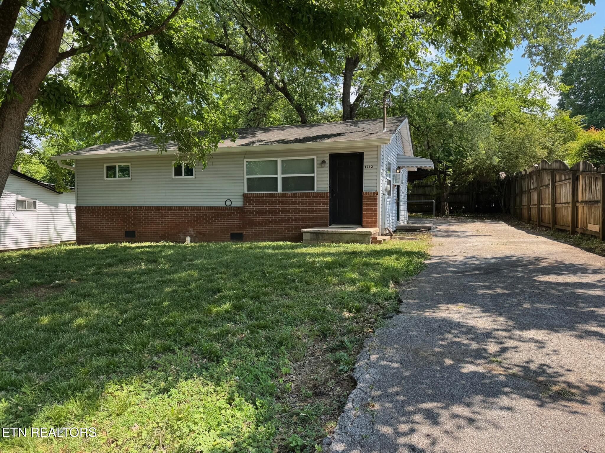 1712 Hillwood Drive Knoxville TN 37920