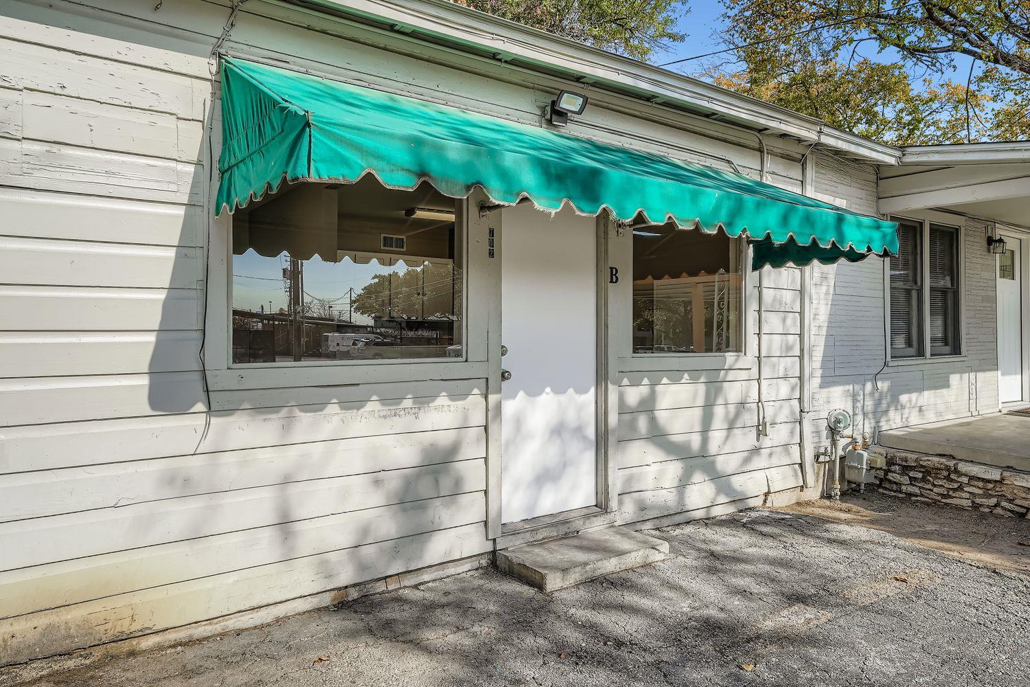 702 W Street John's Avenue Austin TX 78752