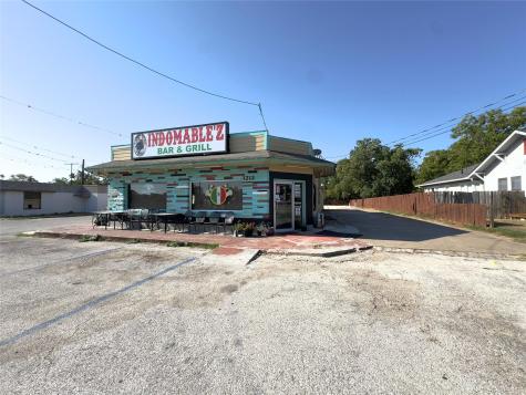 1212 E Pierce Street Luling TX 78648