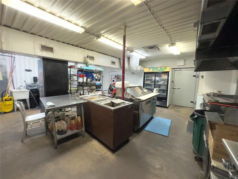 1212 E Pierce Street Luling TX 78648