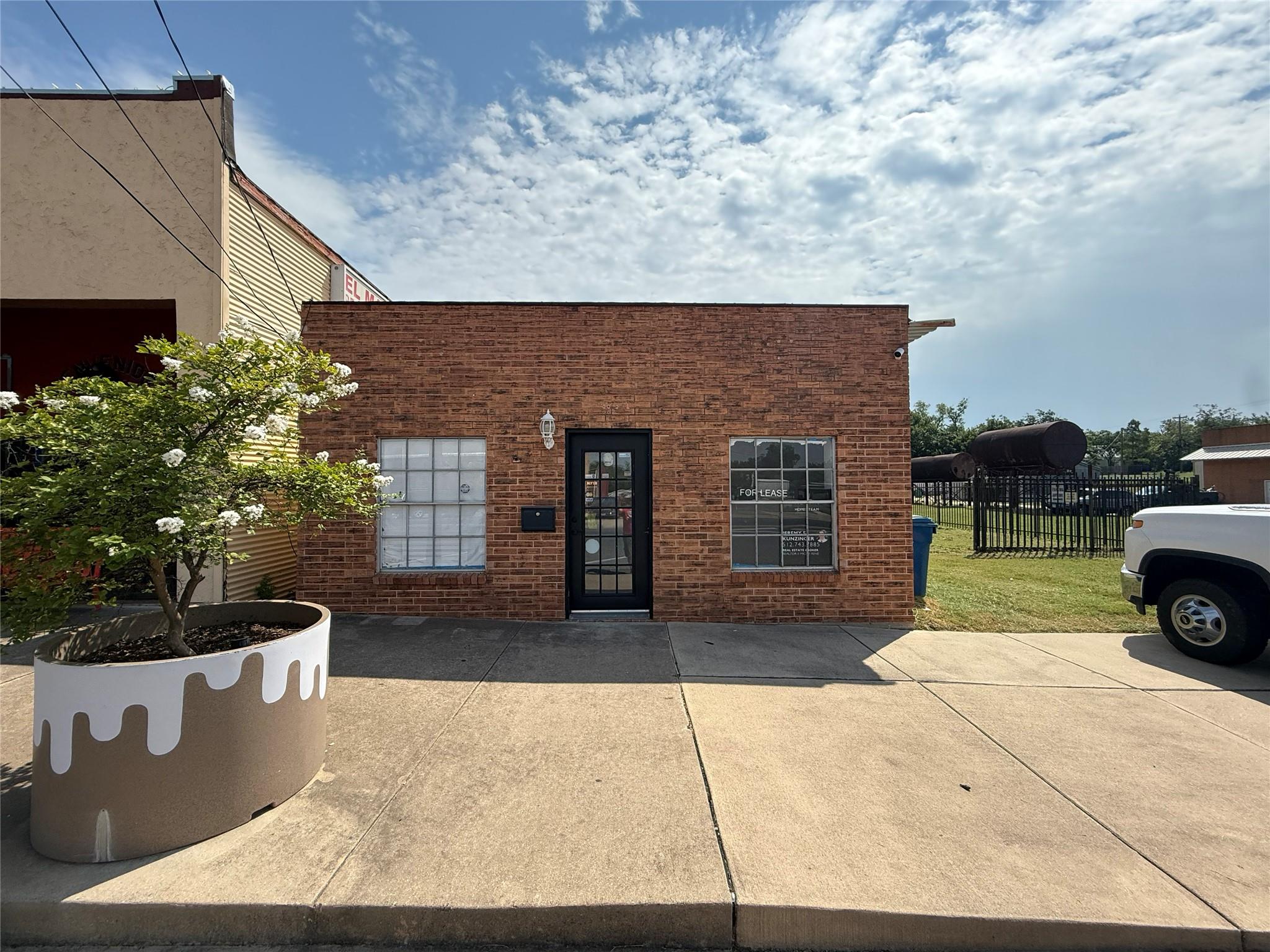 117 S Main Street Elgin TX 78621