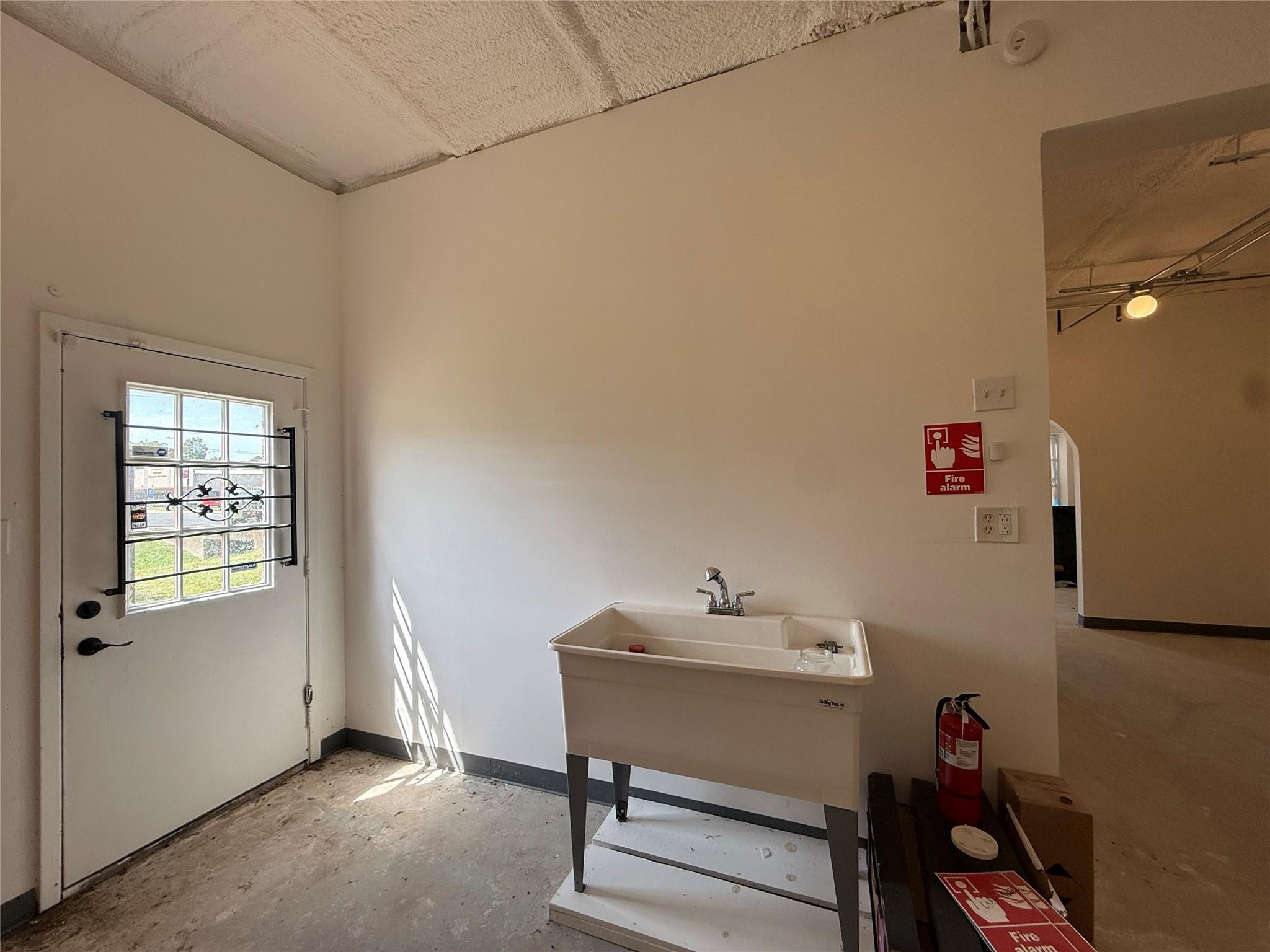 117 S Main Street Elgin TX 78621