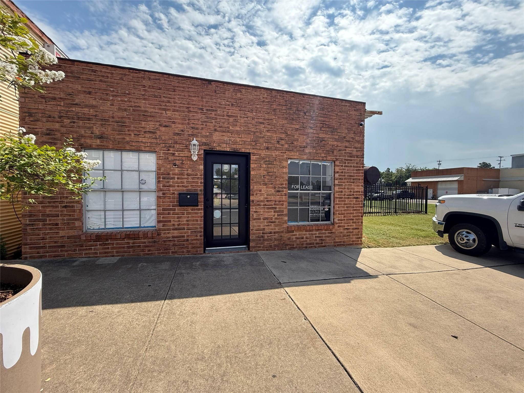 117 S Main Street Elgin TX 78621