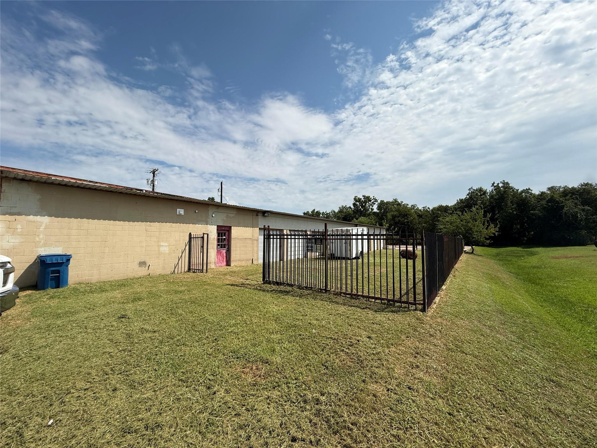 117 S Main Street Elgin TX 78621