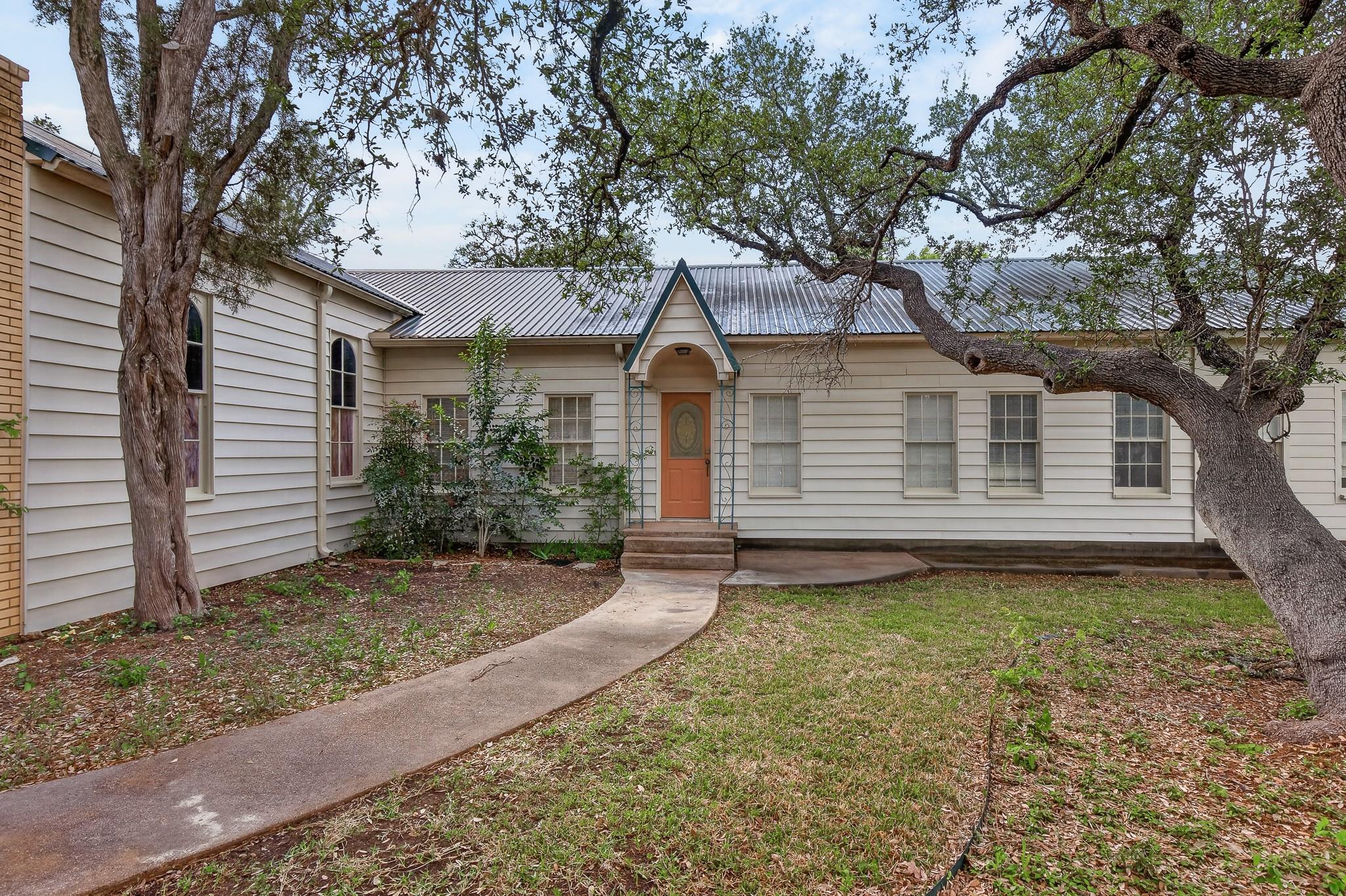 410 N West Bertram TX 78605