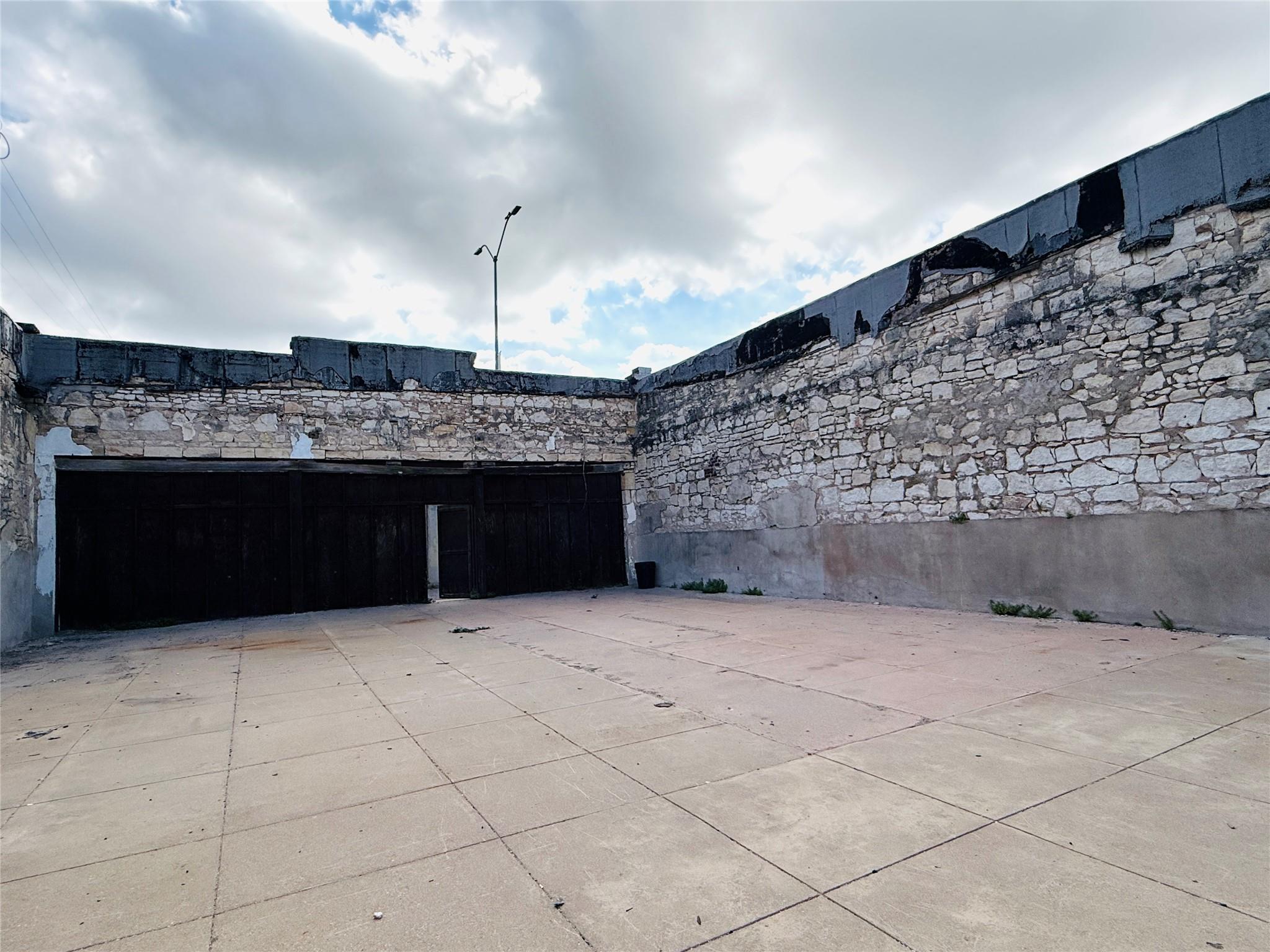 107 N Main Street Taylor TX 76574