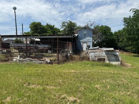 1620 N Pecos Street N Lockhart TX 78644