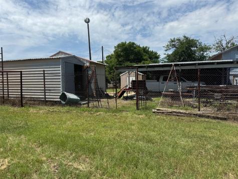 1620 N Pecos Street N Lockhart TX 78644