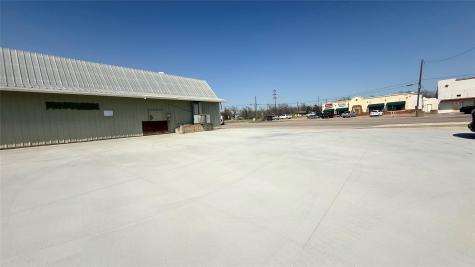 1425 N Main Street Taylor TX 76574