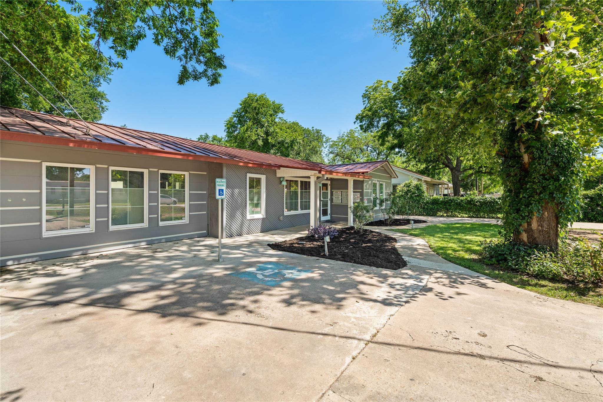 502 Thompson Lane Austin TX 78742