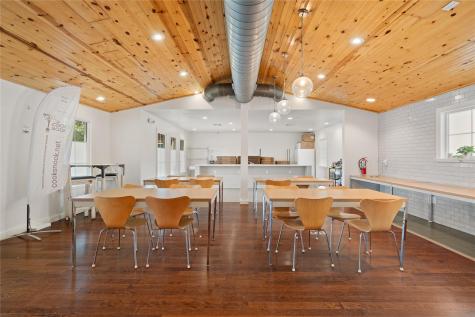 502 Thompson Lane Austin TX 78742