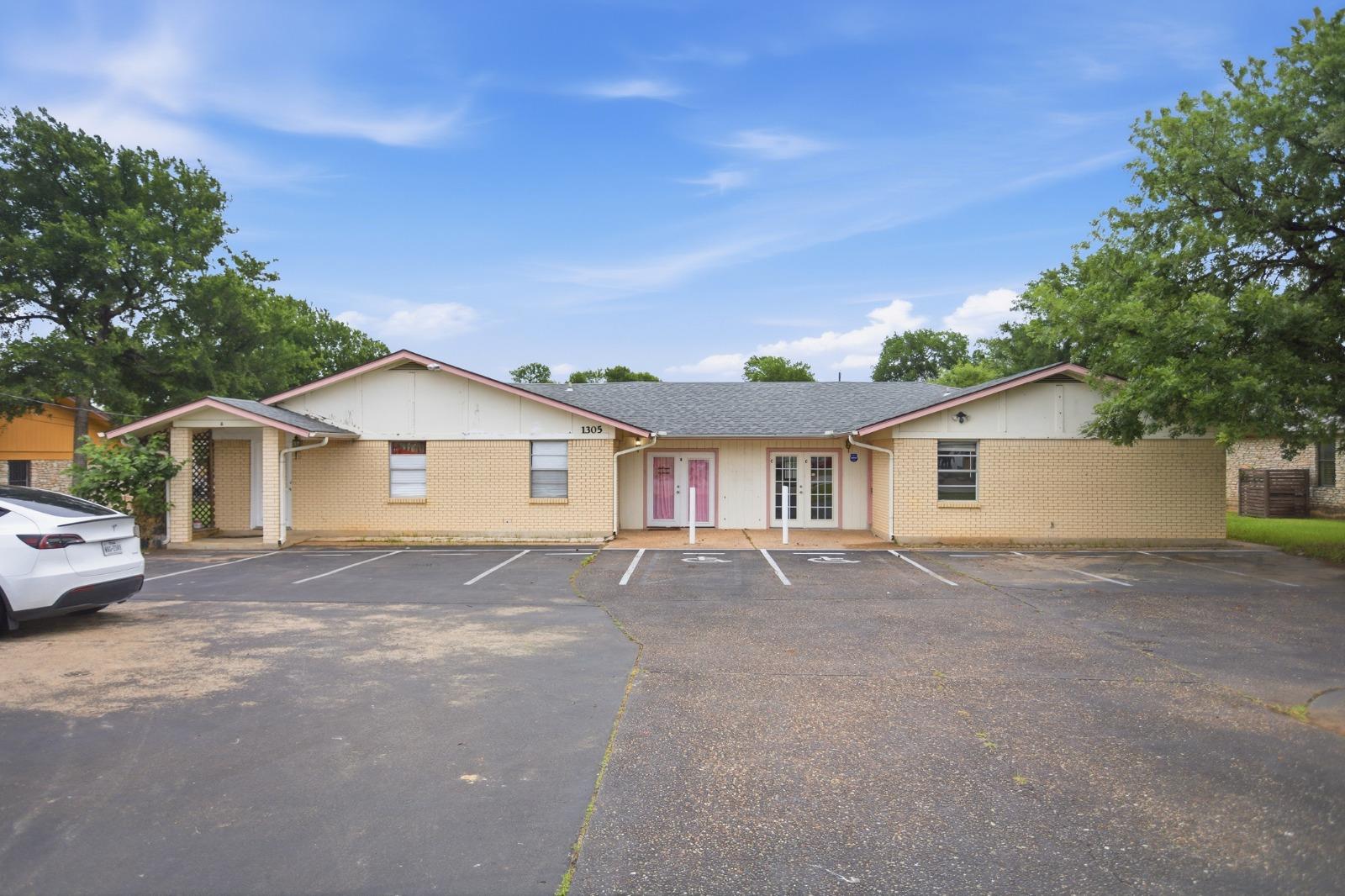 1305 S Mays Street Round Rock TX 78664