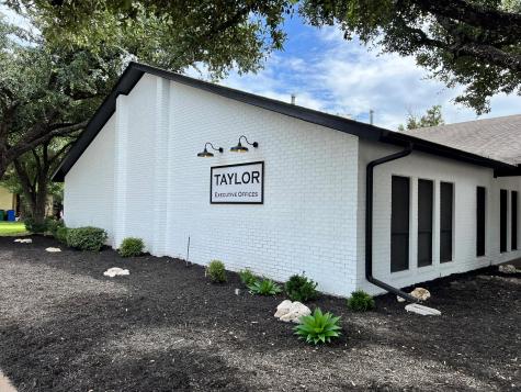 700 N Main Street Taylor TX 76574