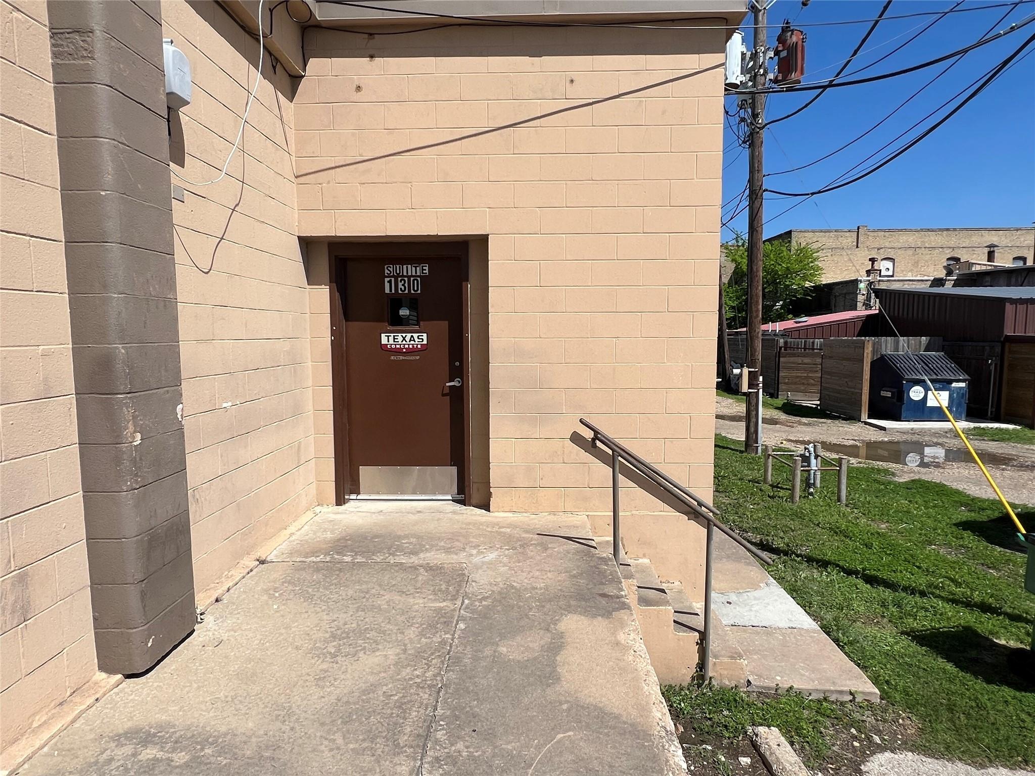 211 W 3rd Street Taylor TX 76574