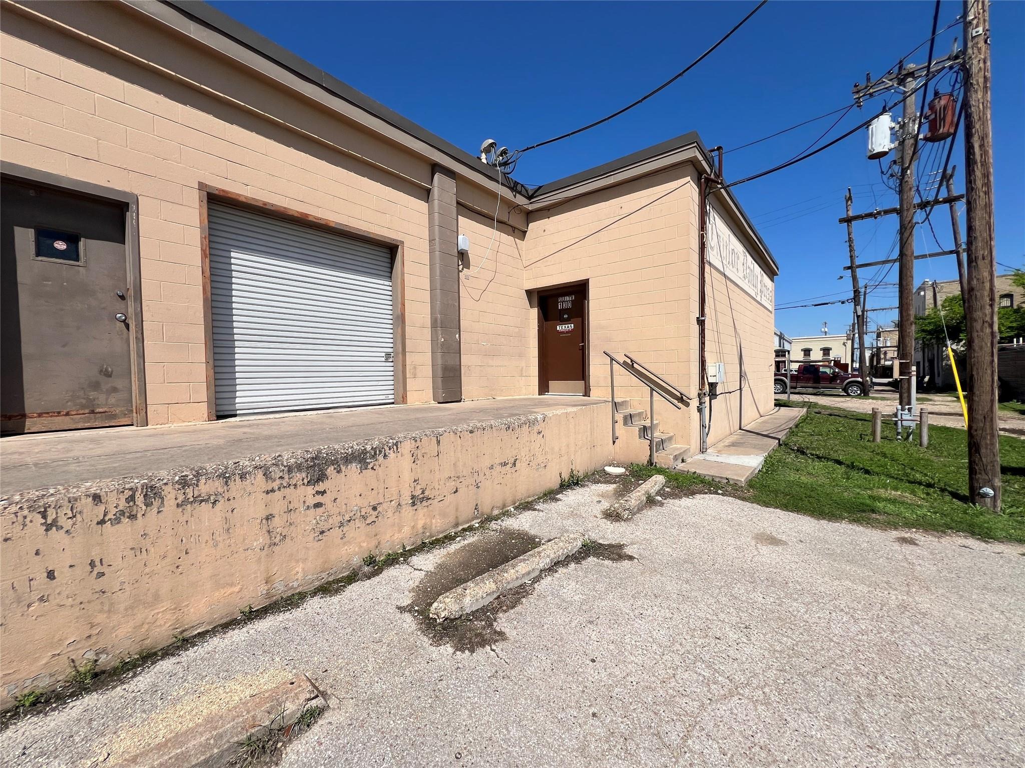 211 W 3rd Street Taylor TX 76574