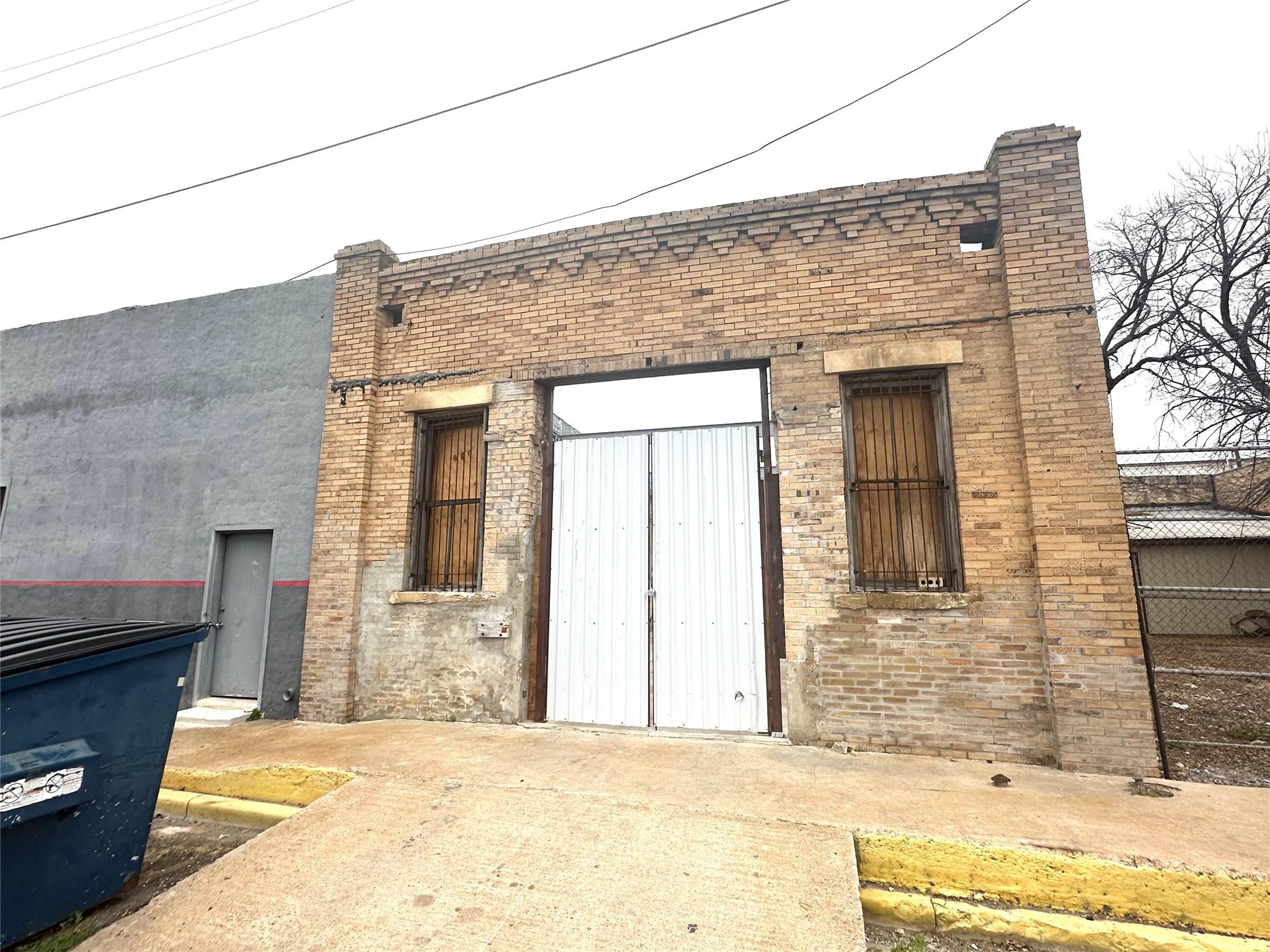 110 W 1st Street Taylor TX 76574