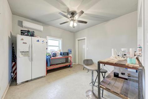 1889 County Road 487 Taylor TX 76574