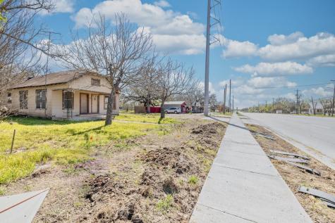 1602 Water Street Gonzales TX 78629