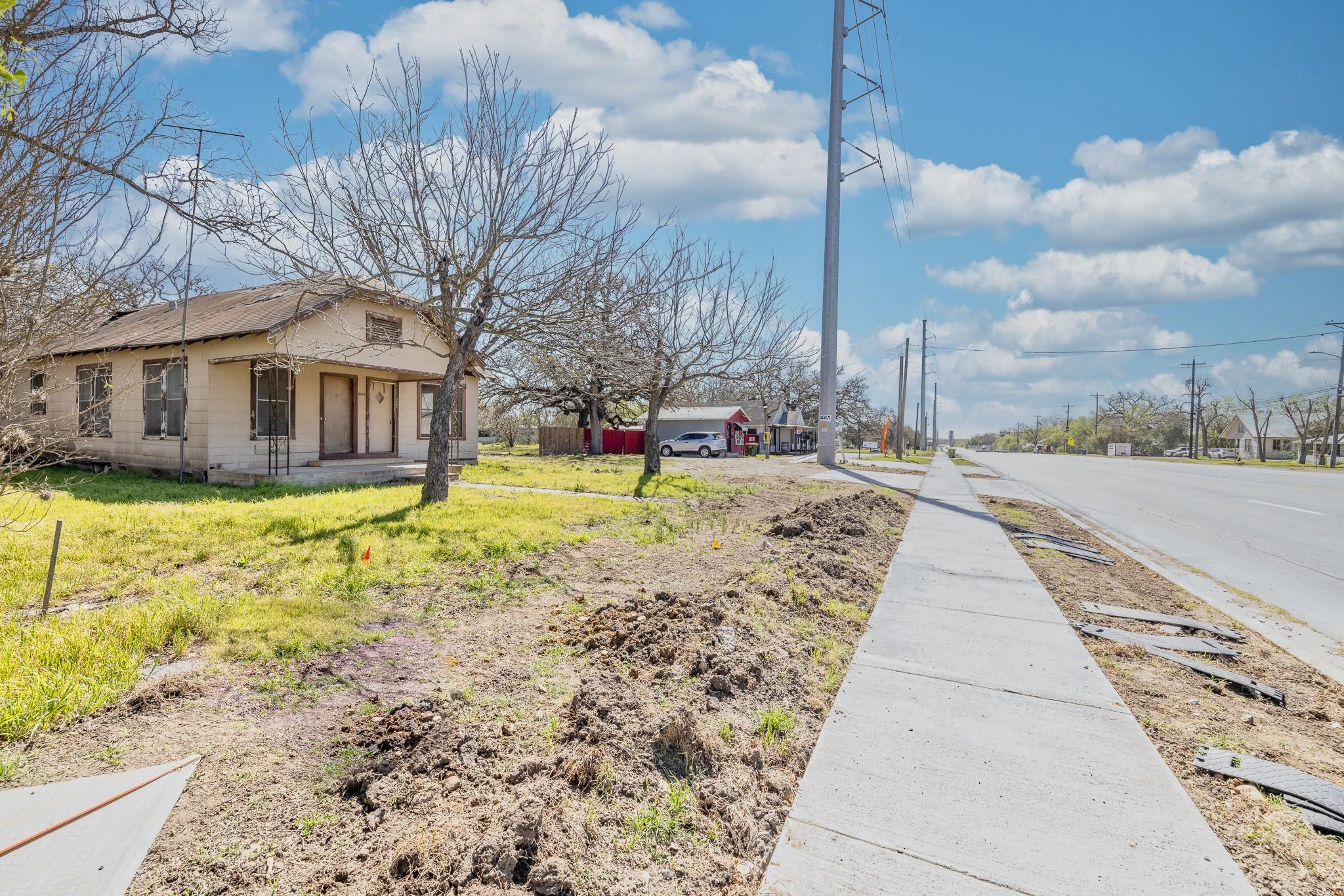 1602 Water Street Gonzales TX 78629