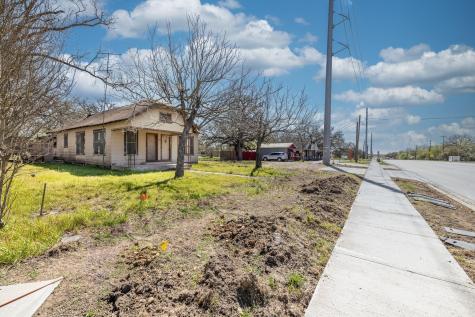 1602 Water Street Gonzales TX 78629