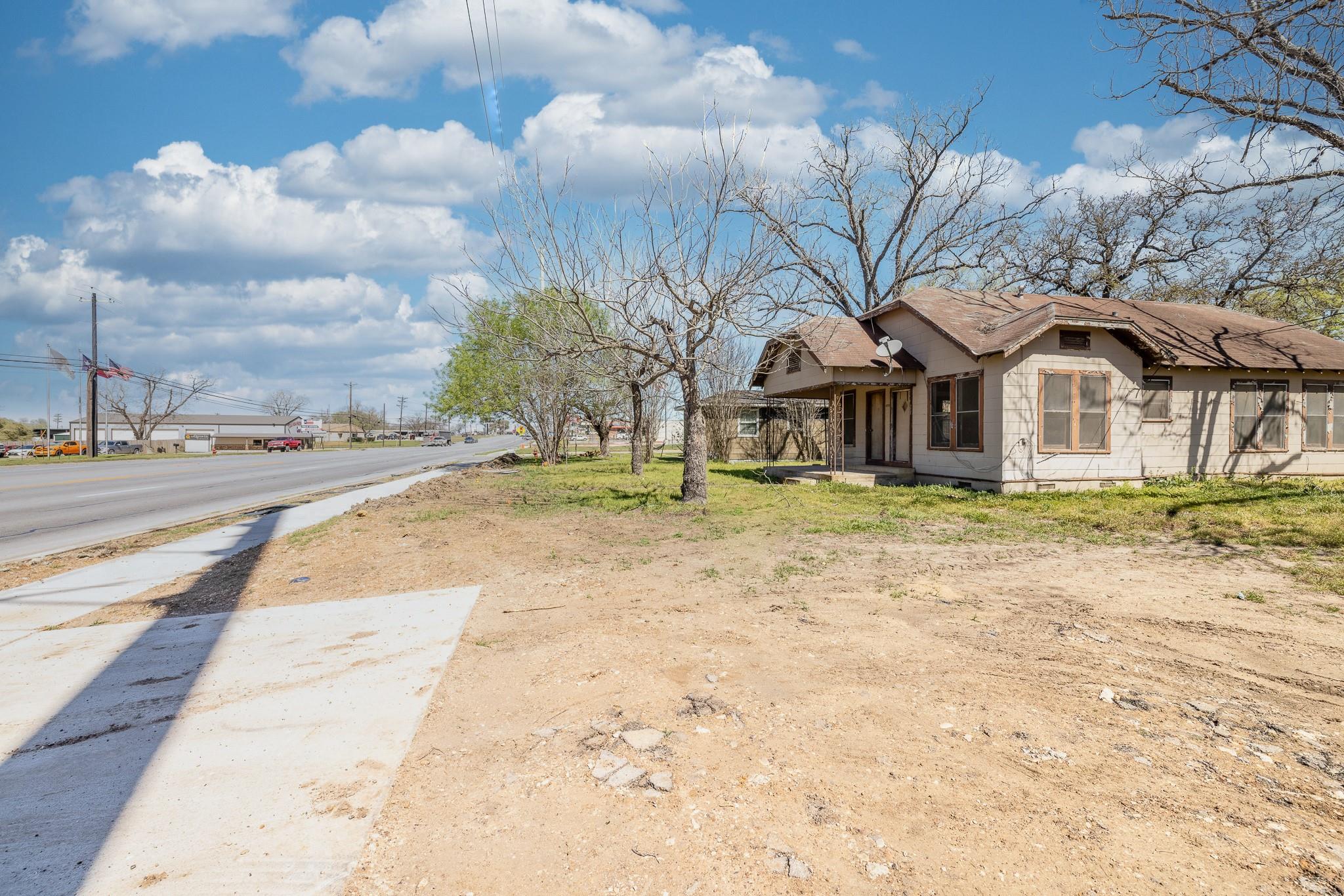 1602 Water Street Gonzales TX 78629