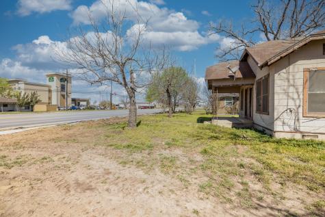 1602 Water Street Gonzales TX 78629
